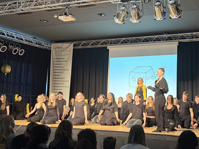 „Man sieht nur mit dem Herzen gut“ – Bewegender Theaterabend an der Käthe-Kollwitz-Schule